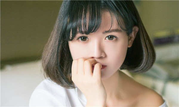 曲周人工助孕和试管的区别，你了解吗？这两个关键词是在不孕不育家庭中经常被提及的话题，尤其对于那些渴望拥有自己孩子的父母来说，理解这些差异至关重要。人工助孕，通常指人工授精，它是在女性的排卵期，通过注射受精卵来提高受孕的几率。而试管，通常是指试管婴儿技术（IVF），它则是在实验室中通过体外受精的方式，使卵子和精子结合形成胚胎，最后移植回女性体内。简单来说，人工助孕更注重于提高受孕的机会，而试管则是借助更